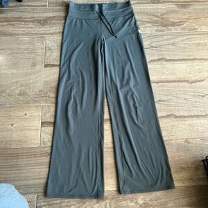 Vuori wide leg pants
